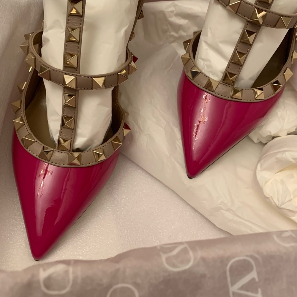 Valentino Garavani Rockstud T-Strap Pump